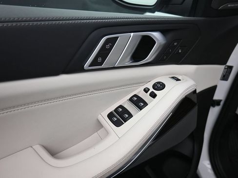 Used 2024 BMW X5 xDrive40i w/ Premium Package AWD/4WD image 9