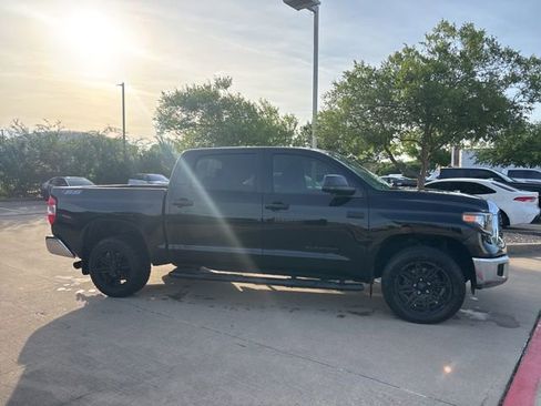 Used 2020 Toyota Tundra SR5 w/ SR5 Upgrade Package AWD/4WD image 4