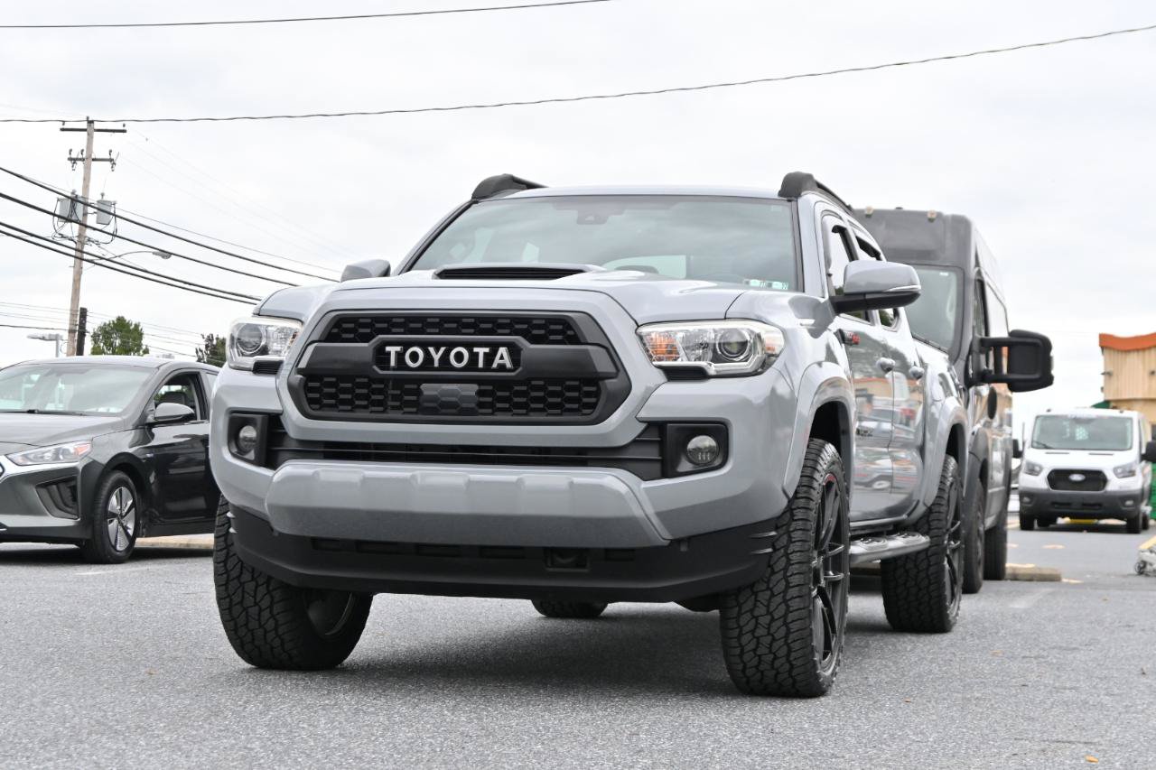 Used 2018 Toyota Tacoma TRD Sport w/ Technology Package AWD/4WD image 7