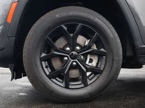 Certified 2024 Jeep Grand Cherokee L Laredo AWD/4WD image 8
