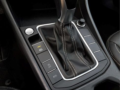 Used 2024 Volkswagen Jetta SE FWD image 15