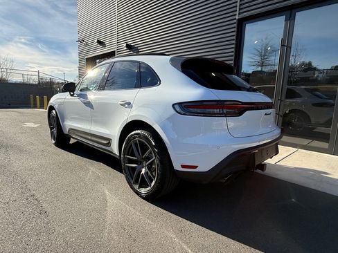 Certified 2025 Porsche Macan Turbo image 3