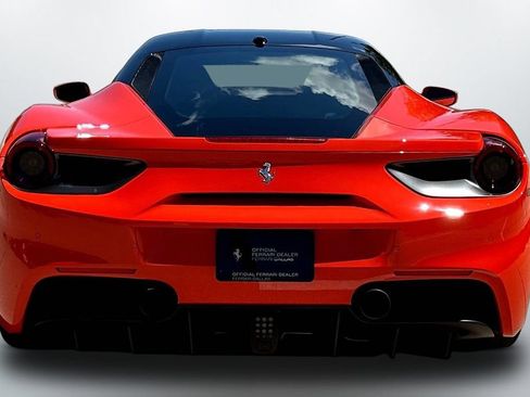Used 2018 Ferrari 488 GTB RWD image 6