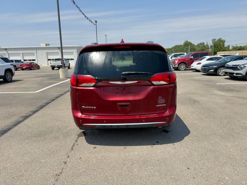 Used 2020 Chrysler Pacifica Limited FWD image 5