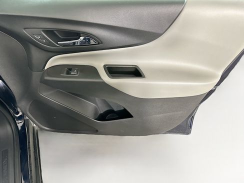 Used 2020 Chevrolet Equinox LS w/ LS Convenience Package image 30