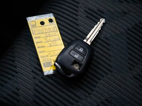 Used 2015 Scion xB FWD image 34