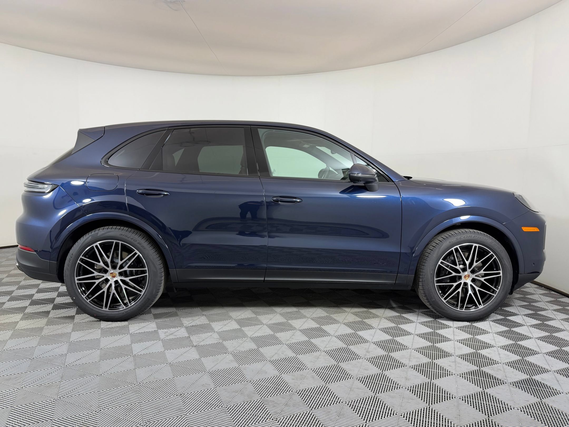 Used 2026 Porsche Cayenne AWD/4WD image 9