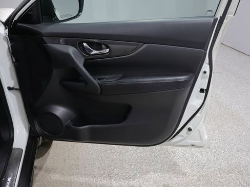 Used 2017 Nissan Rogue SV w/ Midnight Edition Package image 23