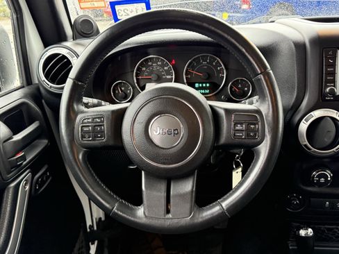 Used 2013 Jeep Wrangler Unlimited Rubicon w/ Connectivity Group image 19