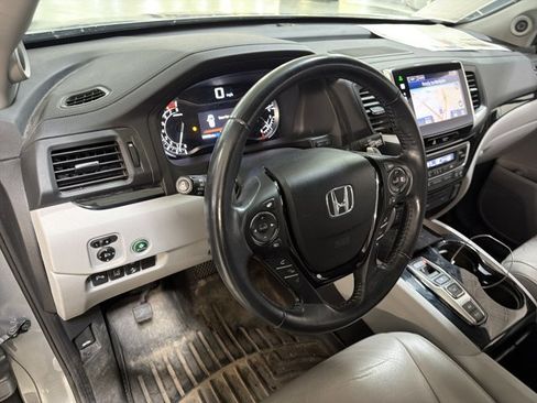 Used 2016 Honda Pilot Touring image 9