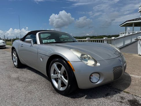Used 2007 Pontiac Solstice Convertible w/ Preferred Package RWD image 3
