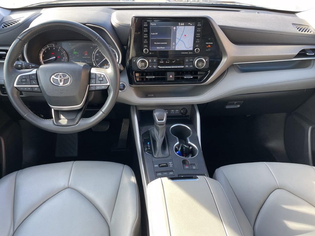 Used 2022 Toyota Highlander XLE AWD/4WD image 15