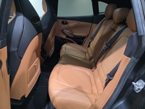 Used 2023 Aston Martin DBX image 19