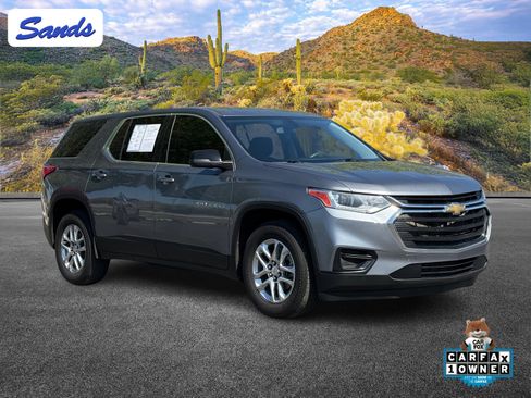 Used 2021 Chevrolet Traverse LS image 1