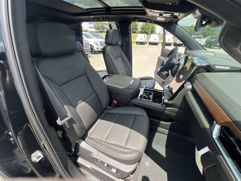 New 2026 GMC Yukon Denali w/ Sun & Power Step Package AWD/4WD image 11