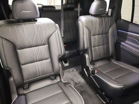 New 2026 Buick Enclave Avenir w/ Super Cruise Package FWD image 10