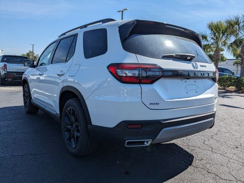 New 2025 Honda Pilot Touring image 6