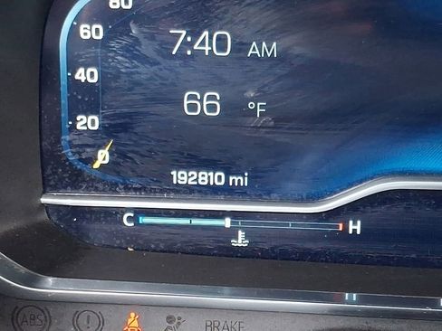 Used 2022 Chevrolet Suburban LT image 18