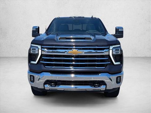 Used 2024 Chevrolet Silverado 2500 LTZ w/ LTZ Plus Package AWD/4WD image 2