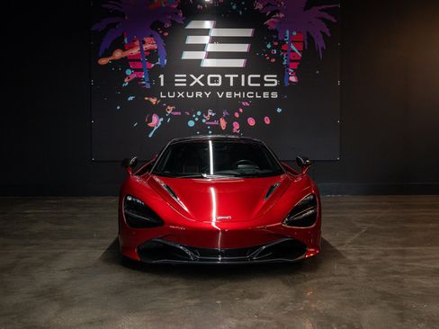 Used 2018 McLaren 720S RWD image 3