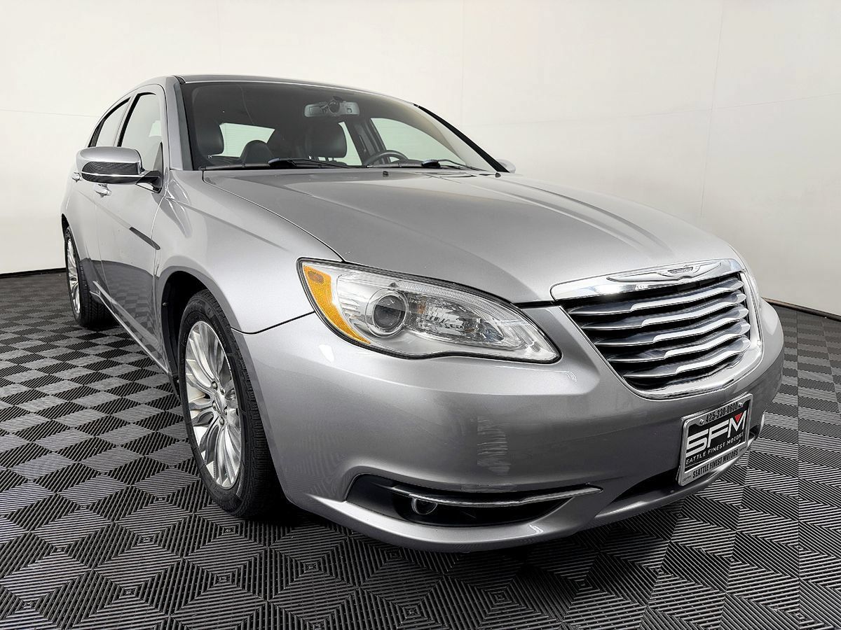 Used 2013 Chrysler 200 Limited FWD image 5