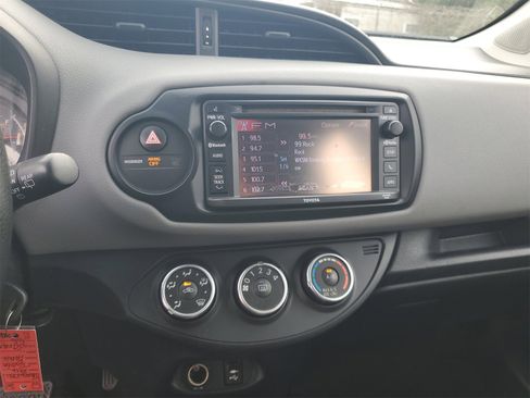 Used 2016 Toyota Yaris L image 12