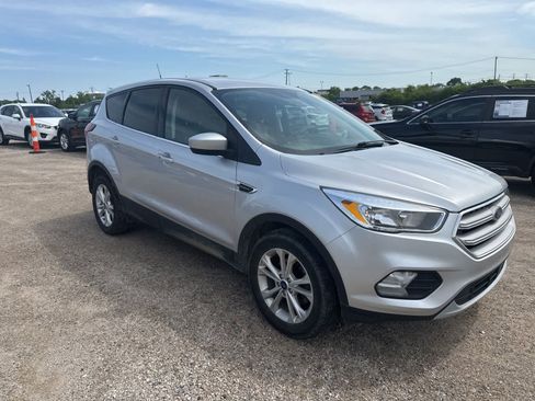 Used 2019 Ford Escape SE FWD image 4