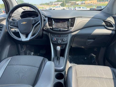 Used 2022 Chevrolet Trax LT w/ Driver Confidence Package AWD/4WD image 11