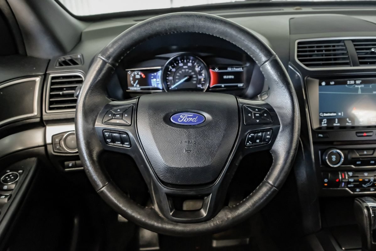 Used 2017 Ford Explorer XLT w/ Equipment Group 202A FWD image 15