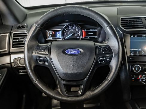 Used 2017 Ford Explorer XLT w/ Equipment Group 202A FWD image 15
