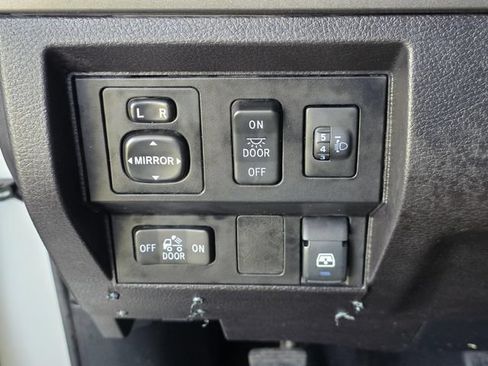 Used 2016 Toyota Tundra SR5 w/ SR5 Upgrade Package AWD/4WD image 22