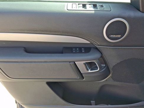 Used 2024 Land Rover Discovery Dynamic SE image 12