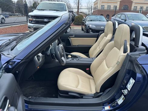 Used 2011 MAZDA MX-5 Miata Grand Touring w/ Appearance Pkg image 14