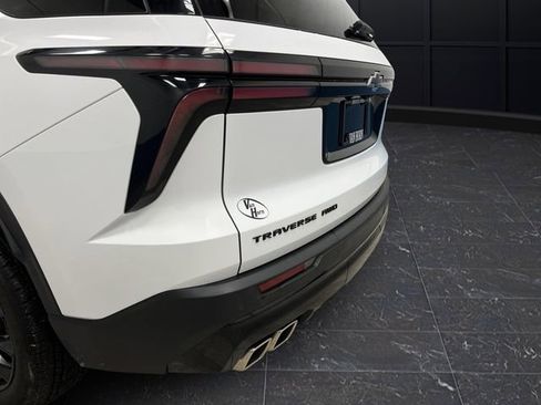 Used 2024 Chevrolet Traverse LT w/ Midnight/Sport Edition image 37