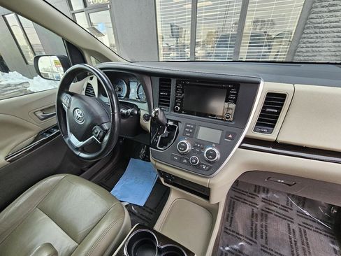 Used 2020 Toyota Sienna XLE image 46