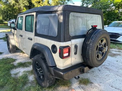 Used 2022 Jeep Wrangler Unlimited Sport AWD/4WD image 3