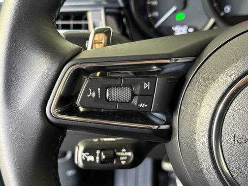 Certified 2026 Porsche Macan AWD/4WD image 27