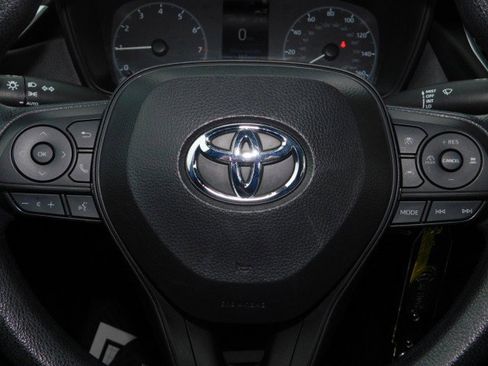 Used 2024 Toyota Corolla LE image 28