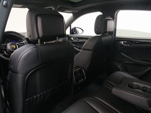 Certified 2025 Porsche Macan image 39