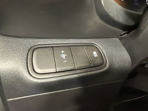 Used 2024 Hyundai Venue Limited FWD image 20