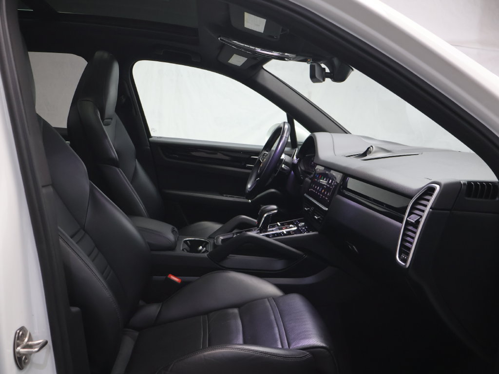 Used 2023 Porsche Cayenne w/ Assistance Package AWD/4WD image 9