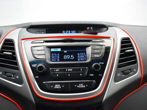 Used 2015 Hyundai Elantra SE image 27