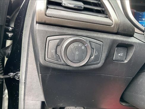 Used 2019 Ford Fusion SE FWD image 14