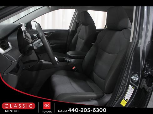 Used 2025 Toyota RAV4 XLE FWD image 5