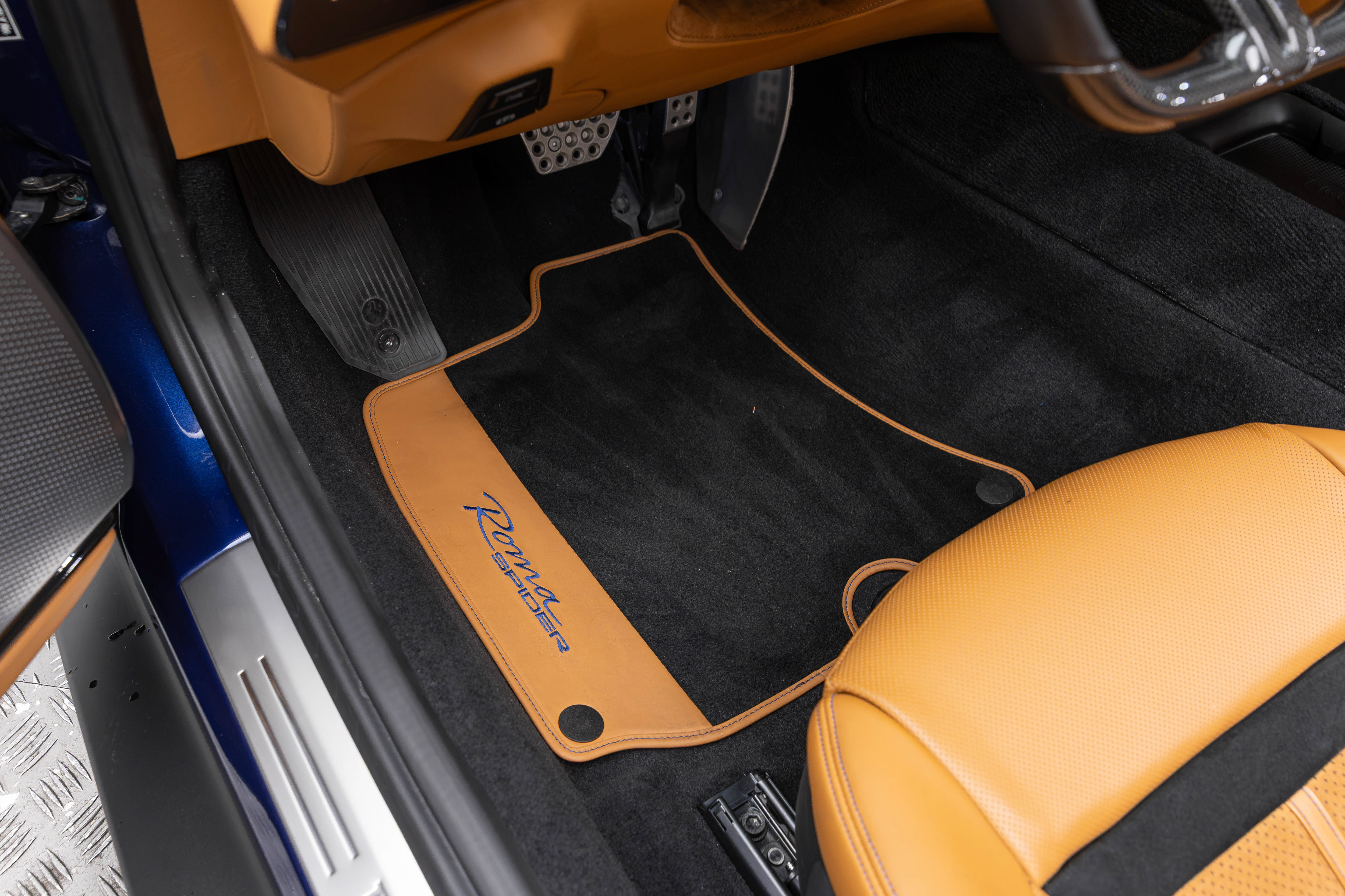 Used 2025 Ferrari Roma Spider RWD image 19
