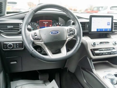 Used 2023 Ford Explorer XLT AWD/4WD image 14
