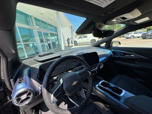 New 2025 Chevrolet Equinox EV LT w/ Convenience Package II FWD image 13