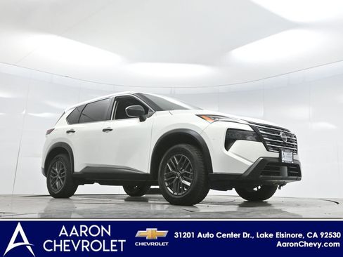 Used 2024 Nissan Rogue S image 2