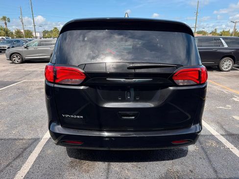 Used 2021 Chrysler Voyager Lxi FWD image 5