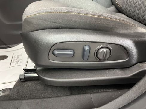 Used 2023 Chevrolet Equinox LT image 34